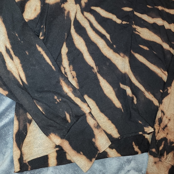 ** DONATED ** Handmade black reverse Tye-dye crop T - Picture 2 of 3